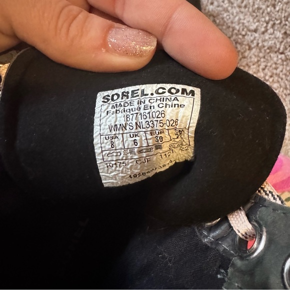 Sorel Women's Black and Army Green Lace-Up Boots - Picture 9 of 11